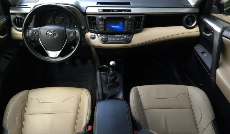 
								Toyota  RAV-4  2015 full									