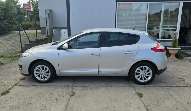 
								Renault  Megane  2012 full									